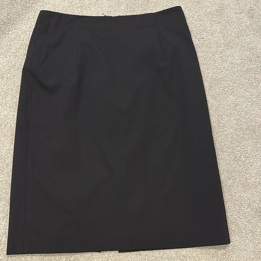 Banana Republic Pencil Skirt, Size 8, Black.